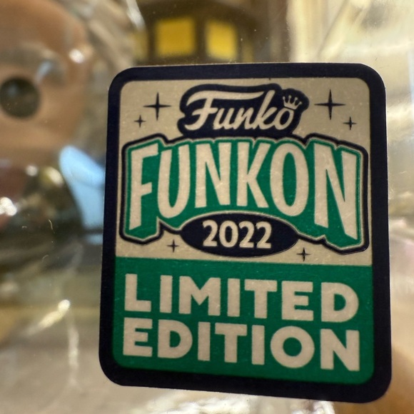 Funko Pop Deluxe Garrick Ollivander with Wand Shop - Picture 9 of 11